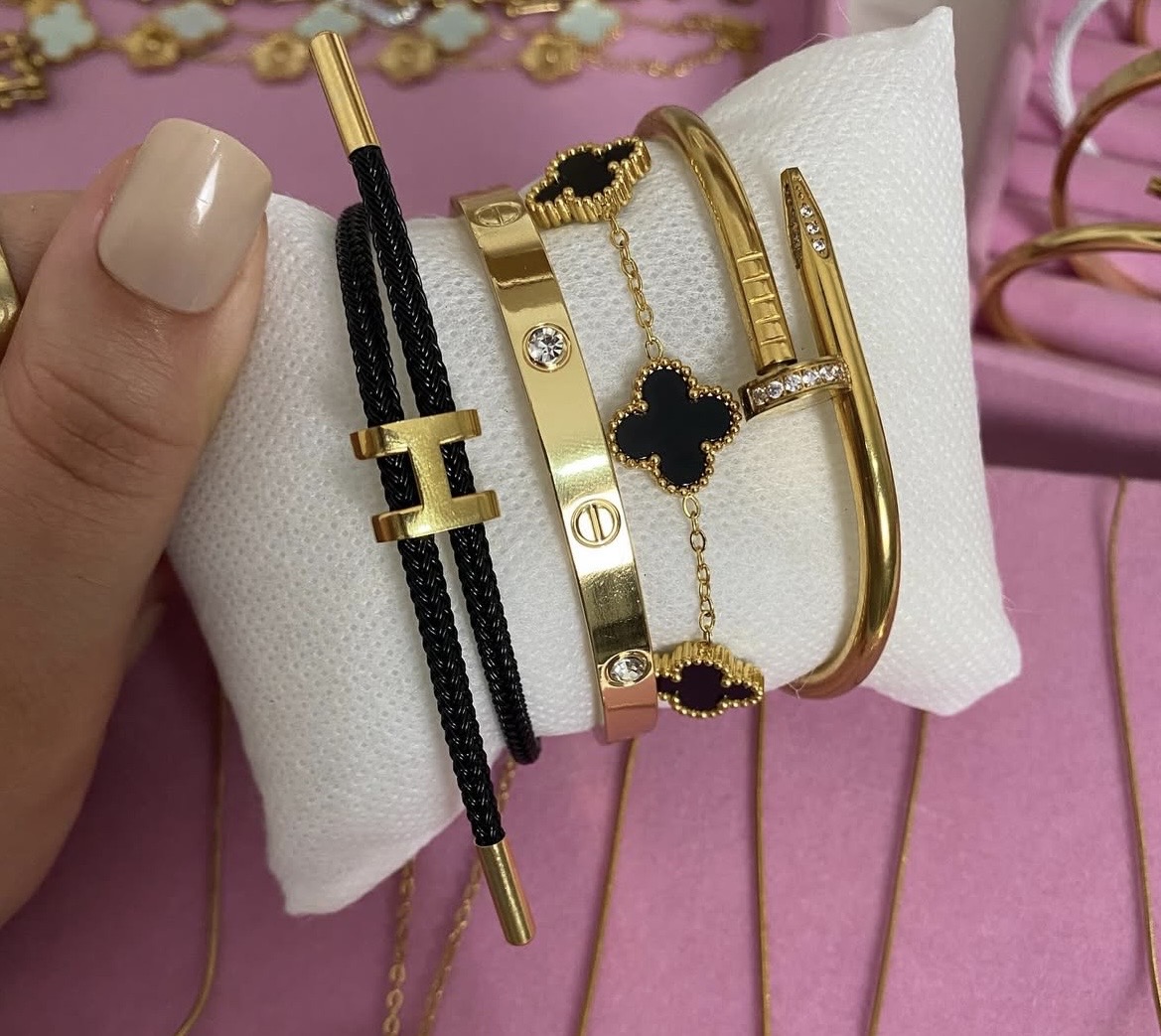 Des bracelets en acier inoxydable 