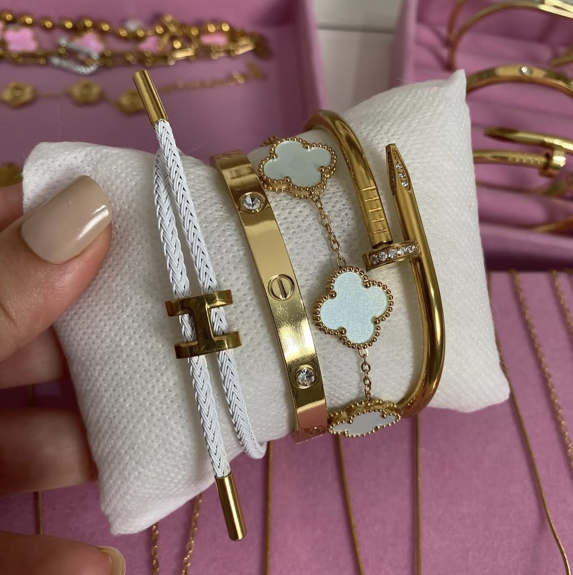 Des bracelets en acier inoxydable 